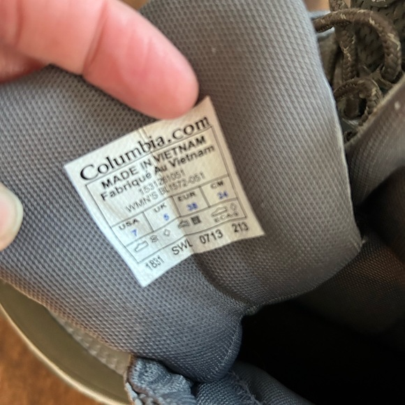 Columbia Women’s Winter Boots - Picture 3 of 4